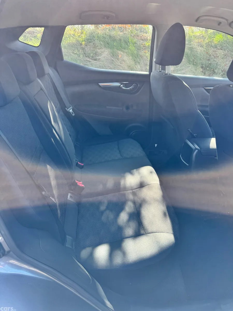 Nissan Qashqai Hatchback, Diesel, 2015, Grey