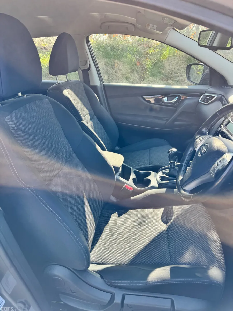 Nissan Qashqai Hatchback, Diesel, 2015, Grey
