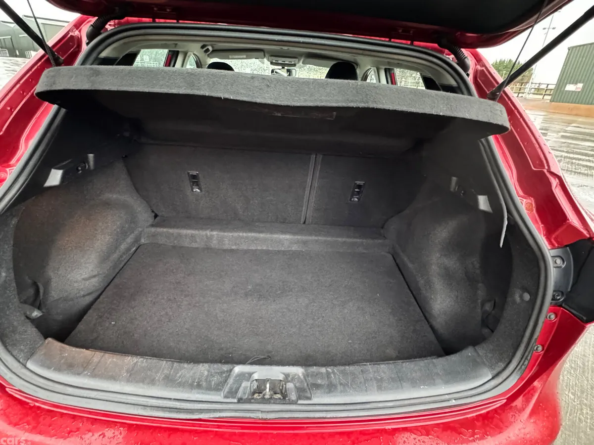 Nissan Qashqai Hatchback, Diesel, 2014, Red