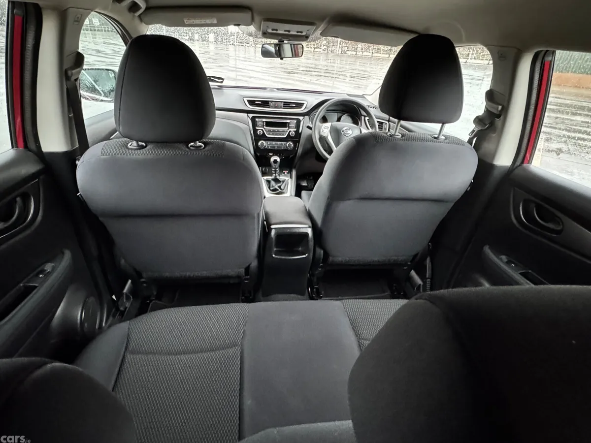 Nissan Qashqai Hatchback, Diesel, 2014, Red