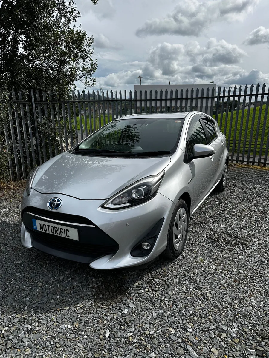 Toyota Aqua Hatchback, Petrol Hybrid, 2019, Silver