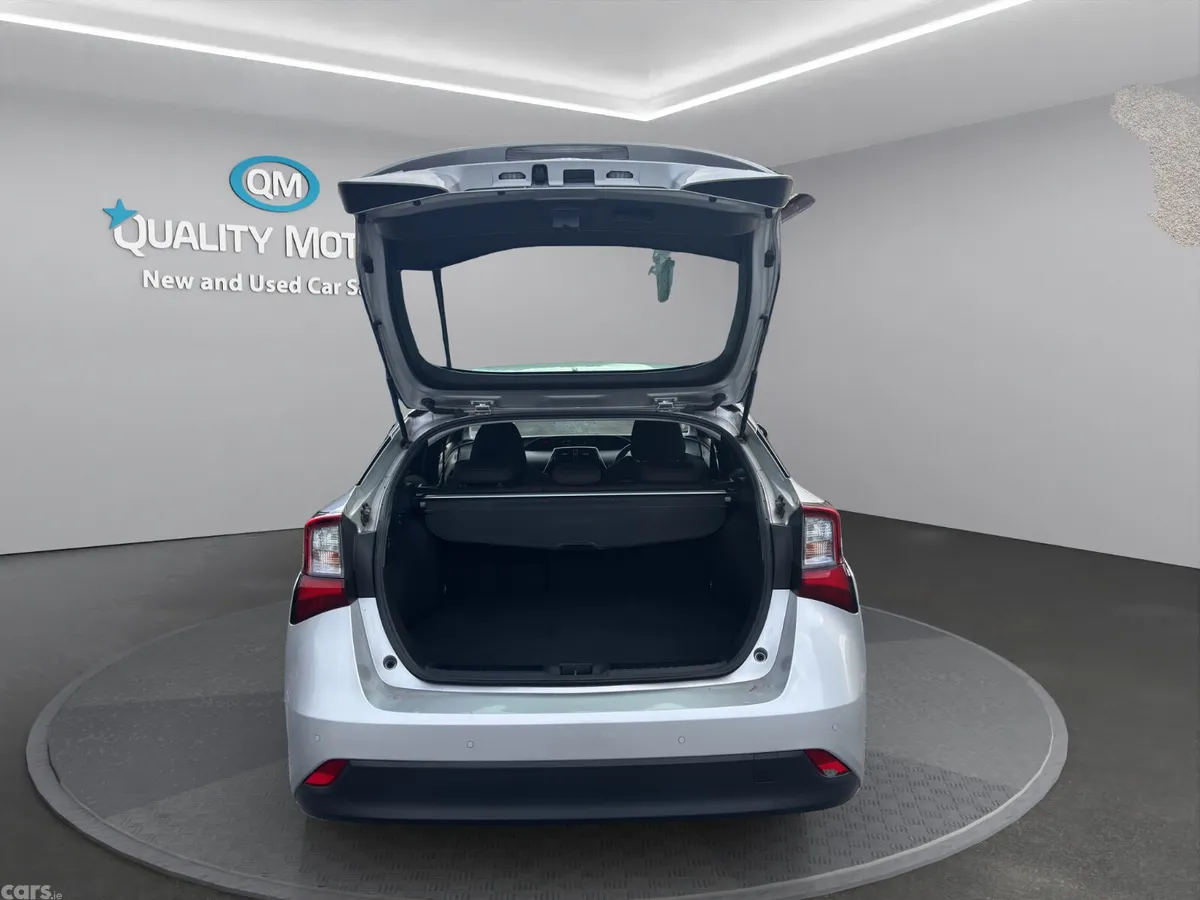 Toyota Prius Saloon, Petrol Hybrid, 2021, Silver