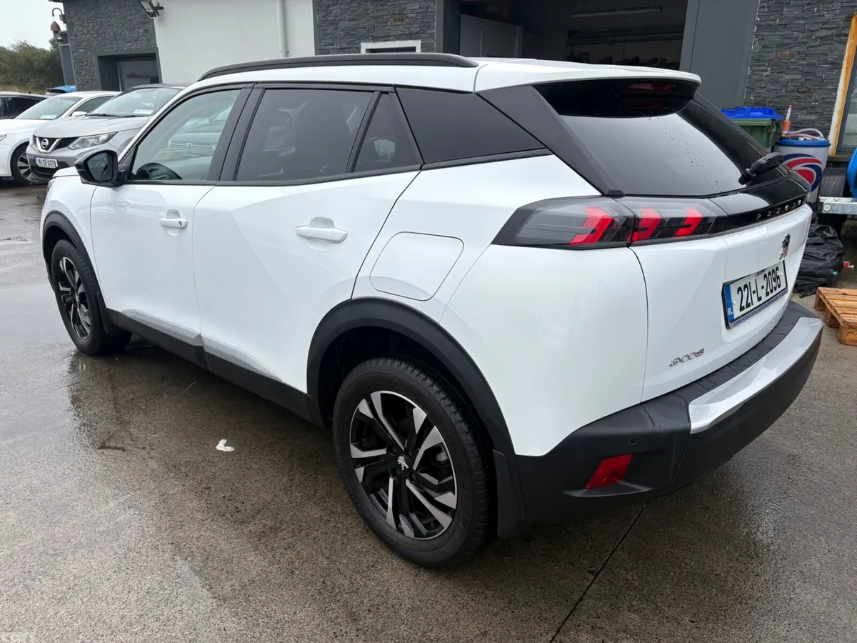 Peugeot 2008 MPV, Petrol, 2022, White