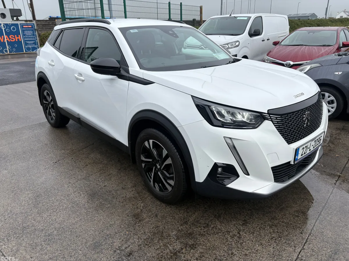 Peugeot 2008 MPV, Petrol, 2022, White