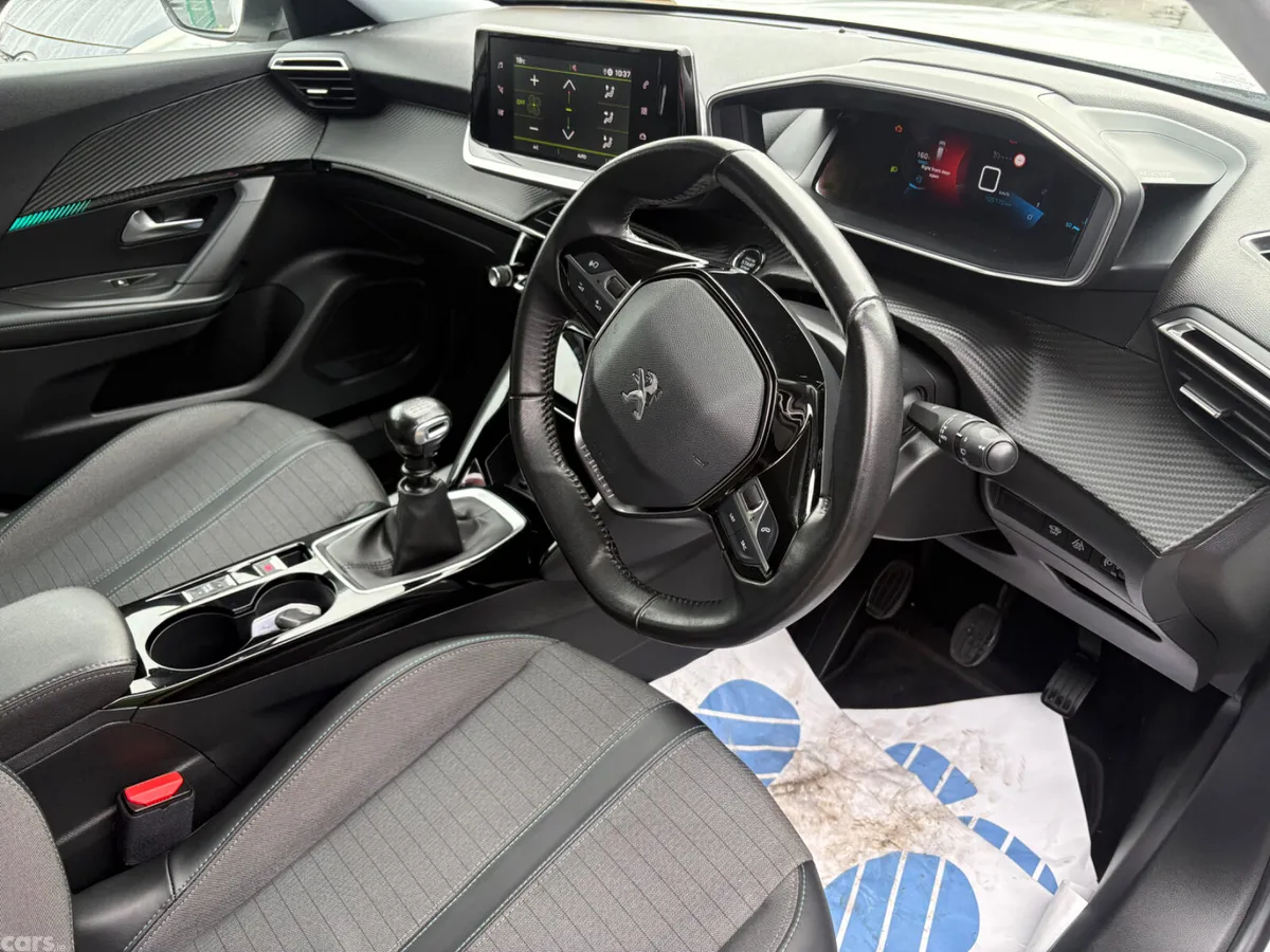 Peugeot 2008 MPV, Petrol, 2022, White