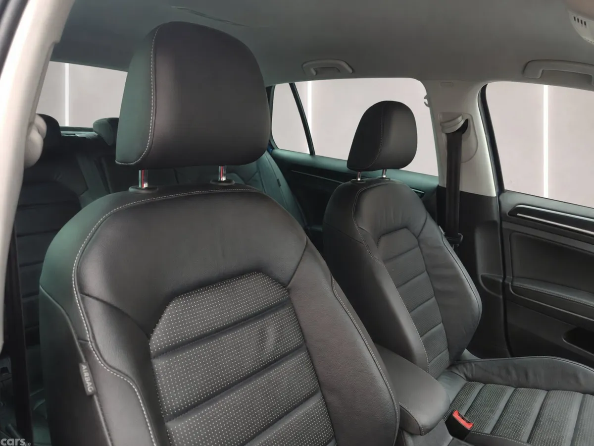Volkswagen Golf Hatchback, Petrol, 2019, Blue