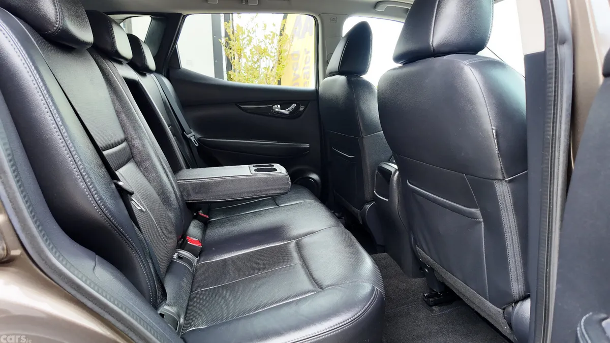 Nissan Qashqai SUV, Diesel, 2017, Brown
