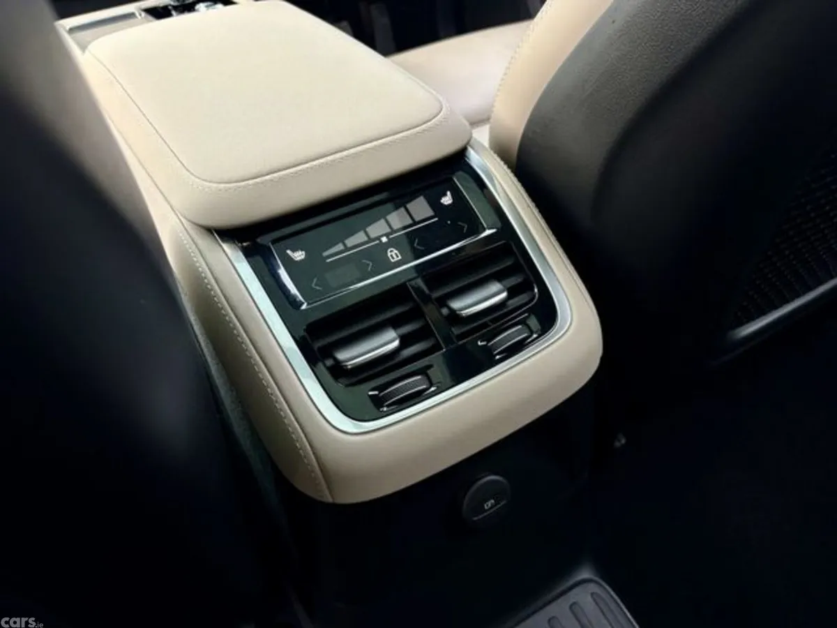 Volvo XC90 SUV, Petrol Hybrid, 2025, Silver