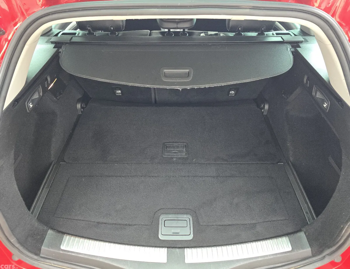 Renault Megane Estate, Diesel, 2018, Red