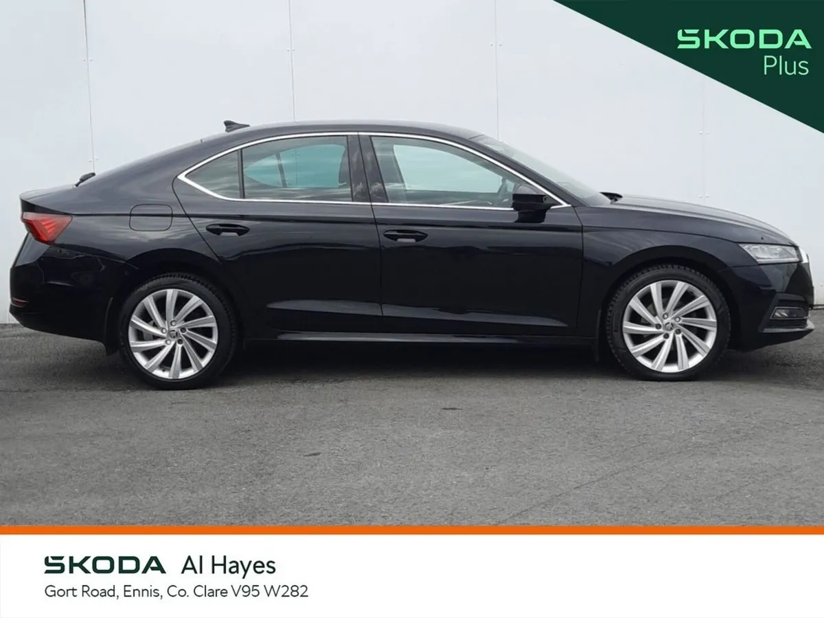 Skoda Octavia Saloon, Diesel, 2023, Black