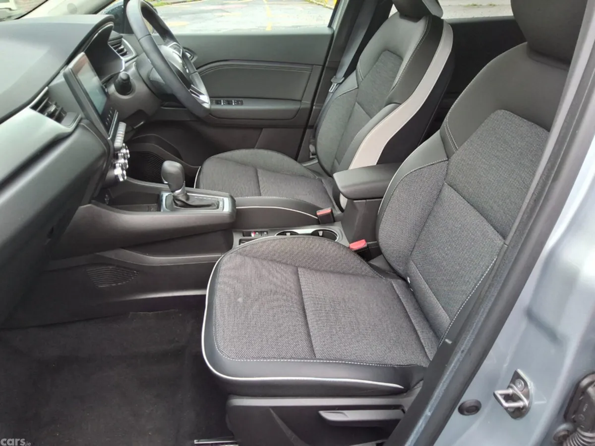 Renault Captur Hatchback, Petrol Plug-in Hybrid, 2023, Grey