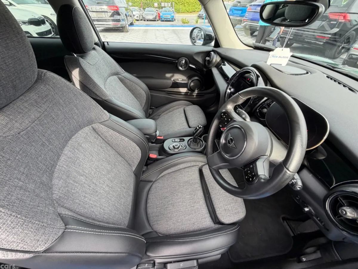 Mini Cooper Hatchback, Diesel, 2021, Green