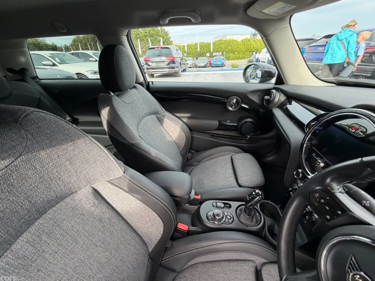 Mini Cooper Hatchback, Diesel, 2021, Green