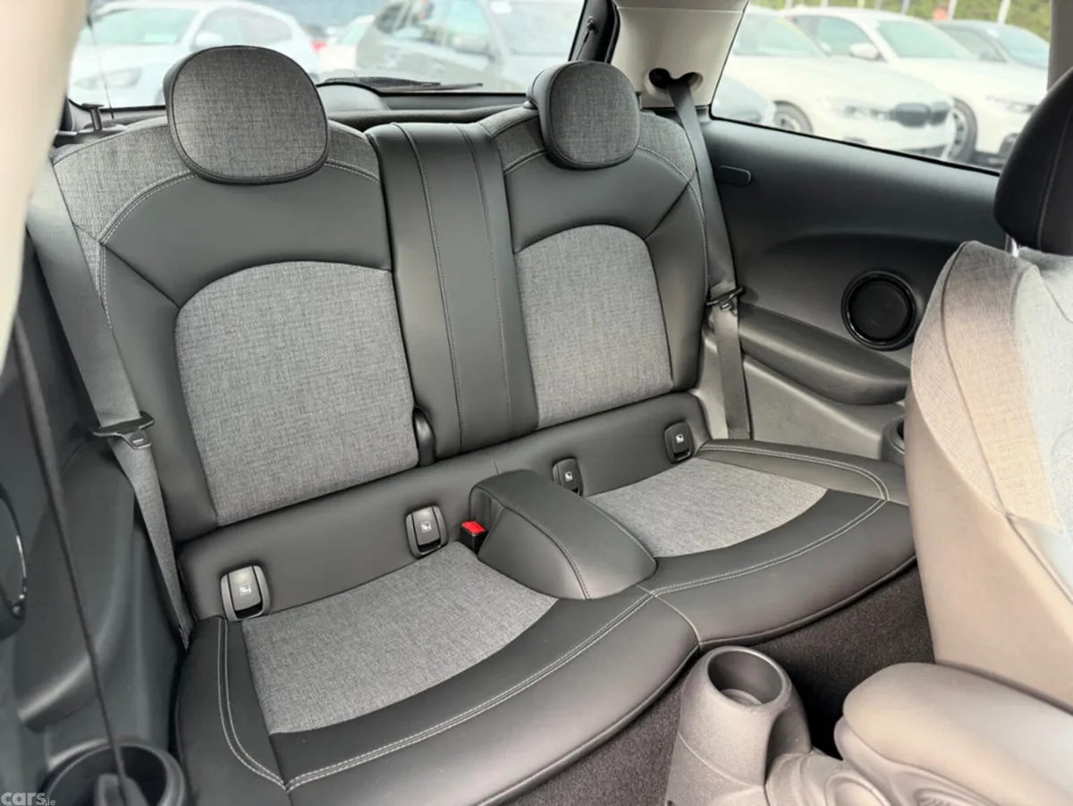 Mini Cooper Hatchback, Diesel, 2021, Green