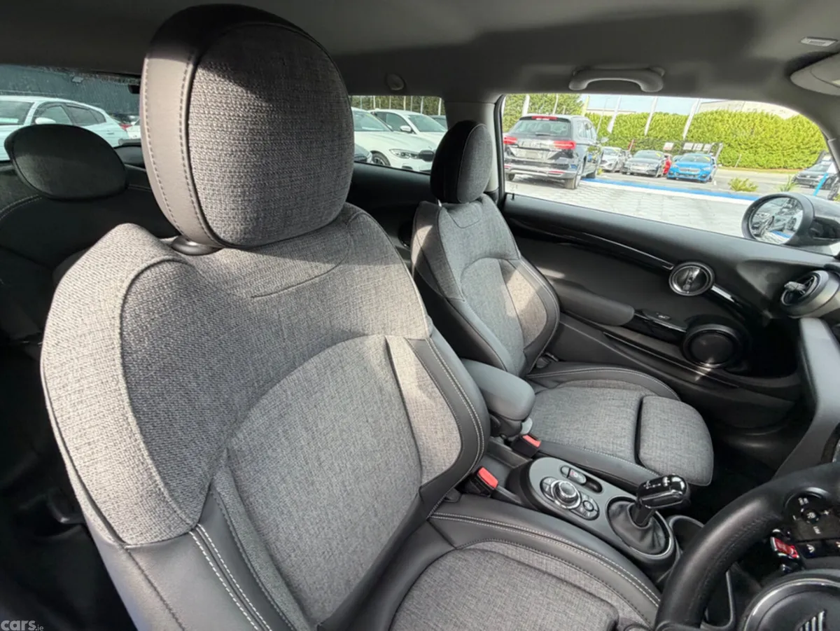 Mini Cooper Hatchback, Diesel, 2021, Green