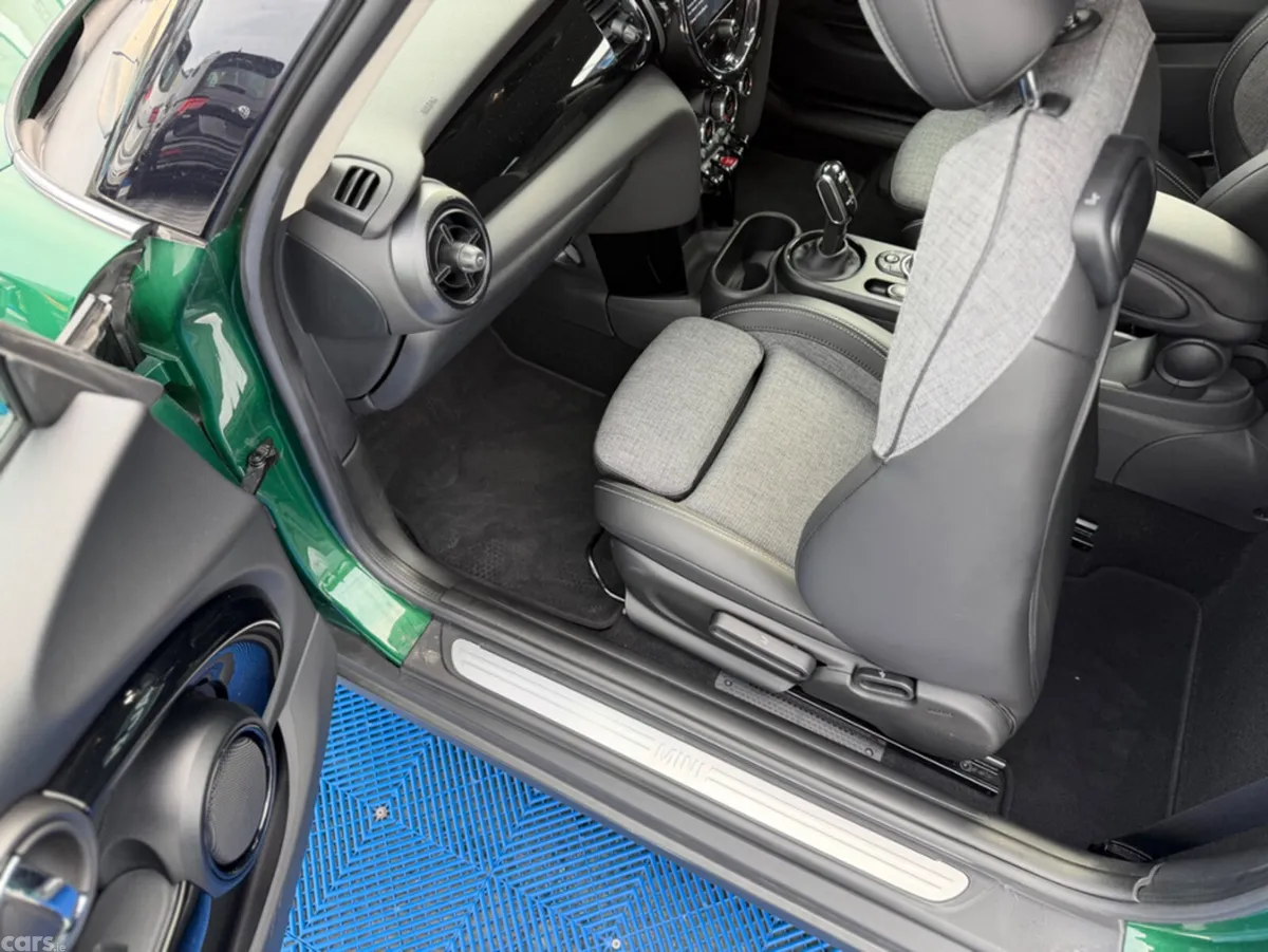 Mini Cooper Hatchback, Diesel, 2021, Green