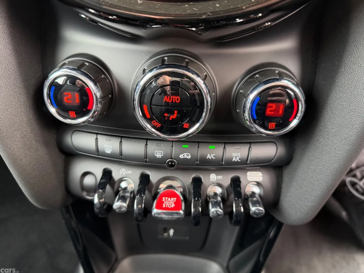 Mini Cooper Hatchback, Diesel, 2021, Green