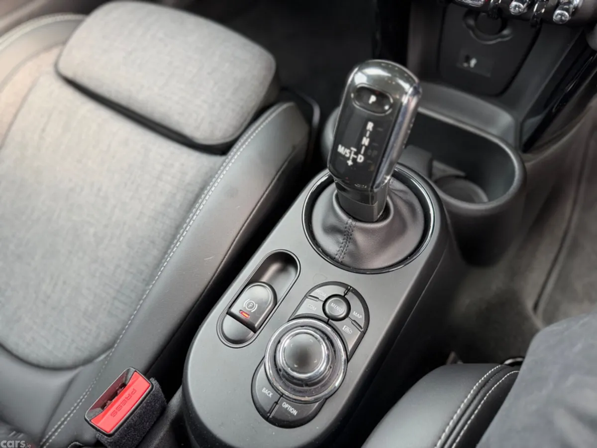 Mini Cooper Hatchback, Diesel, 2021, Green