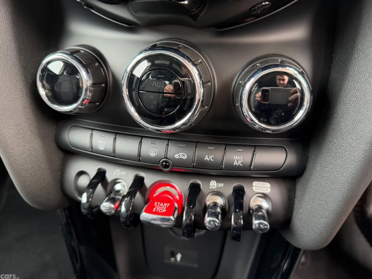 Mini Cooper Hatchback, Diesel, 2021, Green