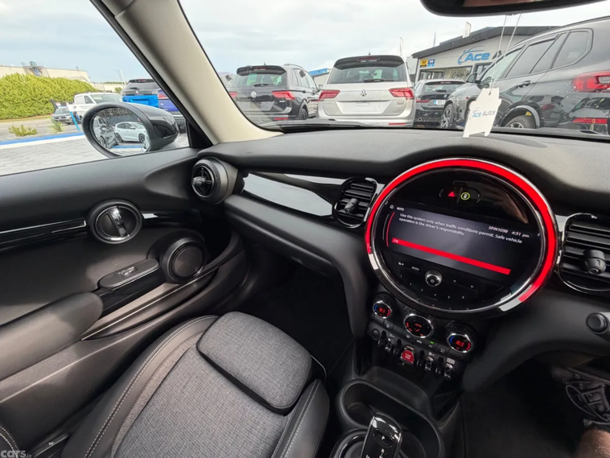 Mini Cooper Hatchback, Diesel, 2021, Green