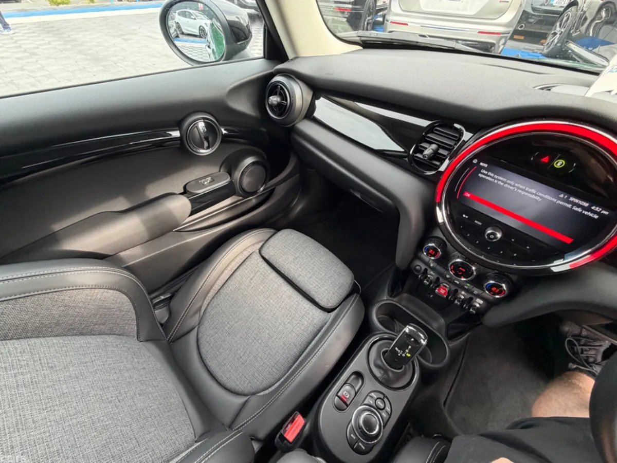Mini Cooper Hatchback, Diesel, 2021, Green