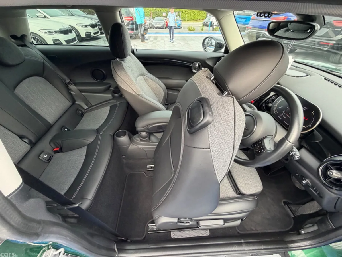 Mini Cooper Hatchback, Diesel, 2021, Green