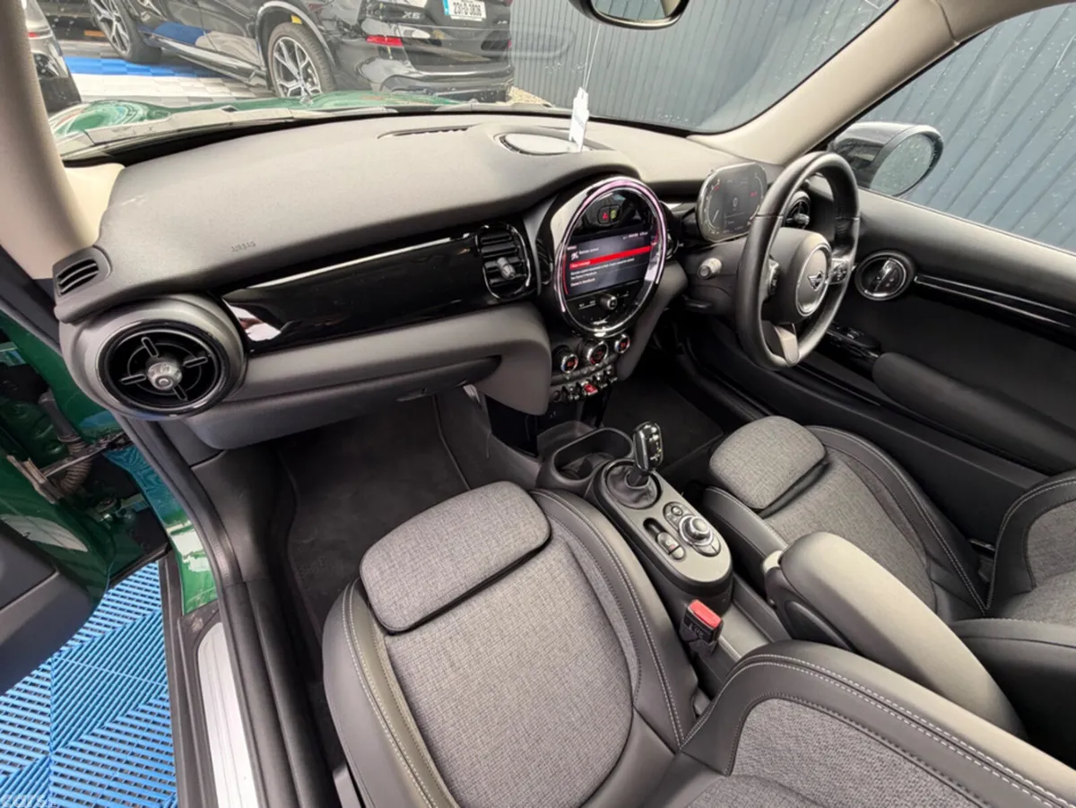 Mini Cooper Hatchback, Diesel, 2021, Green