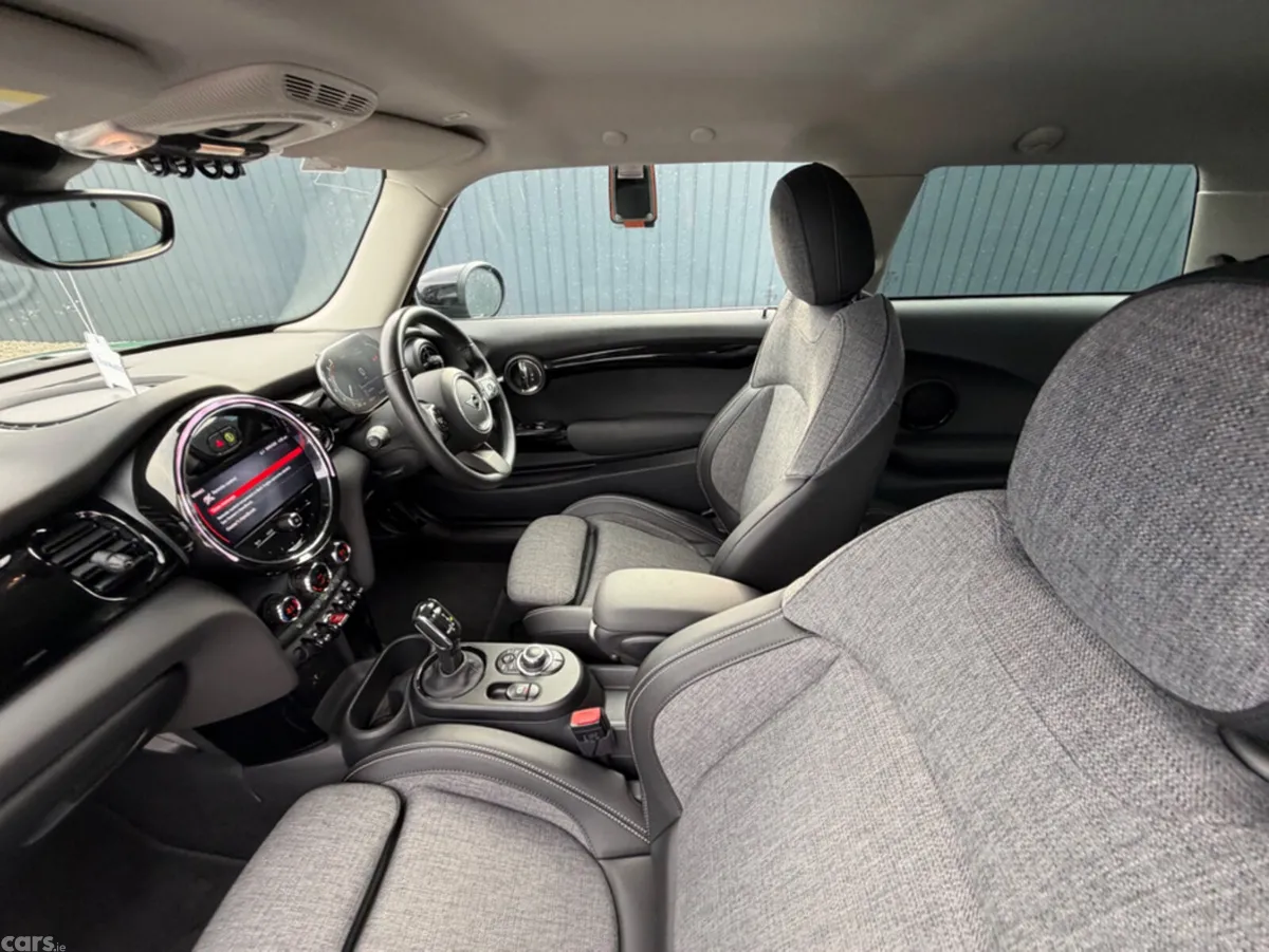 Mini Cooper Hatchback, Diesel, 2021, Green