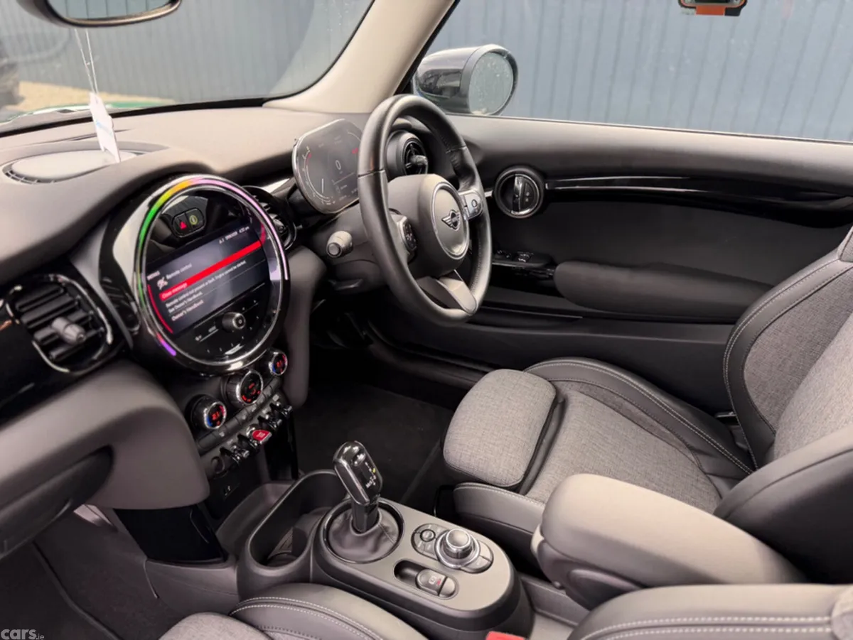 Mini Cooper Hatchback, Diesel, 2021, Green