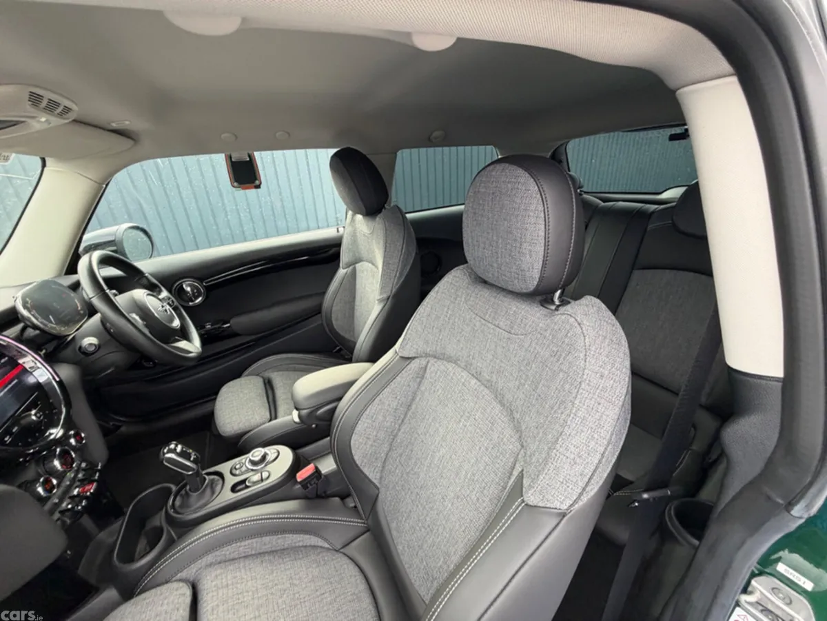 Mini Cooper Hatchback, Diesel, 2021, Green