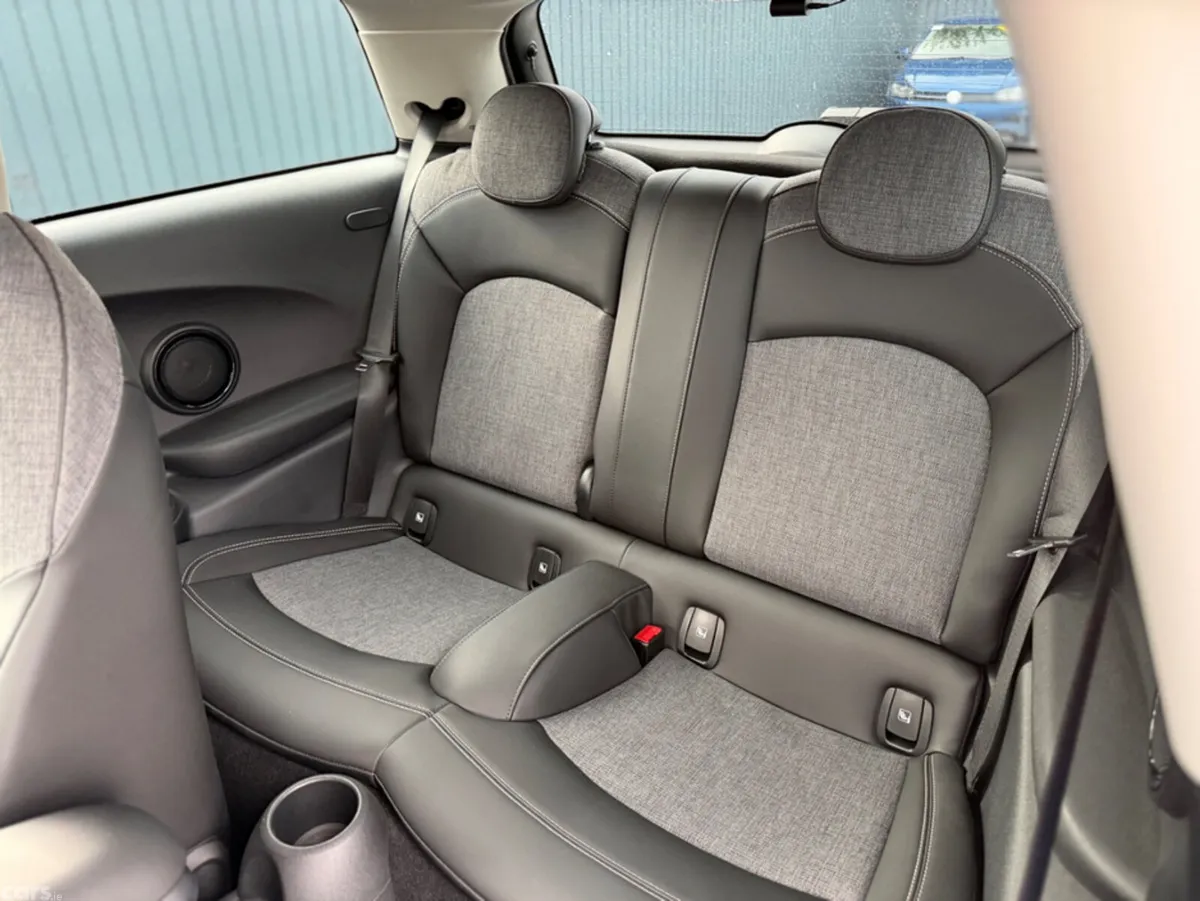Mini Cooper Hatchback, Diesel, 2021, Green
