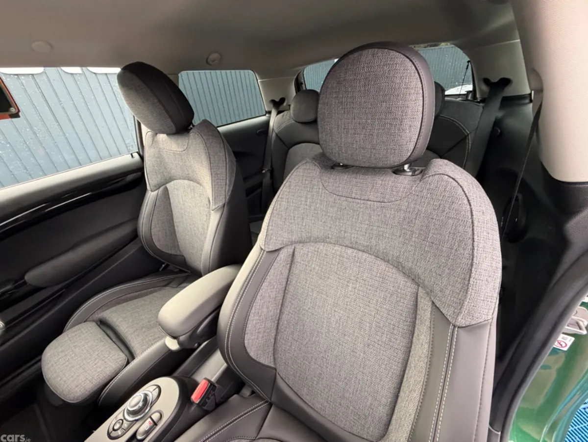 Mini Cooper Hatchback, Diesel, 2021, Green