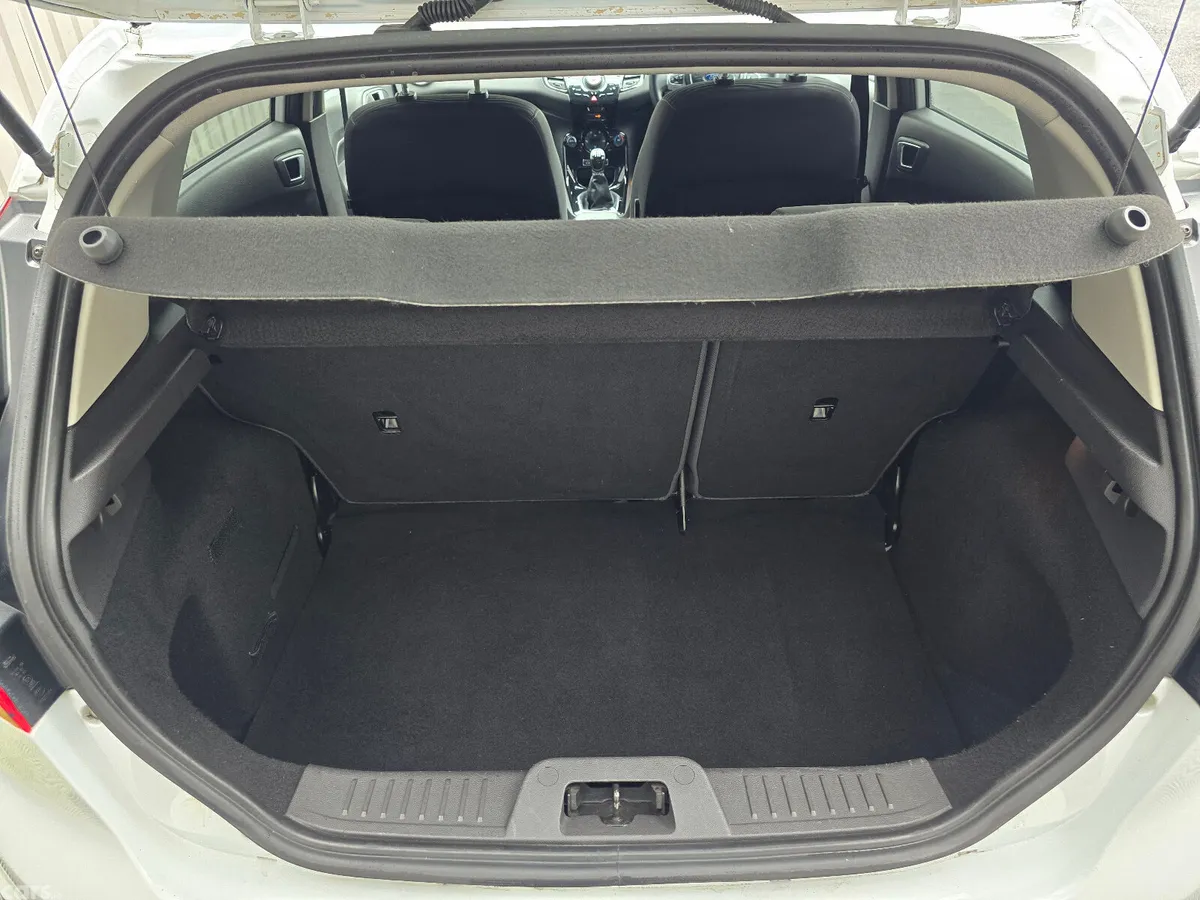 Ford Fiesta Hatchback, Petrol, 2014, White