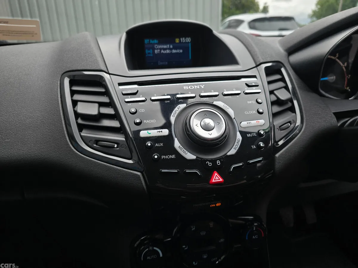 Ford Fiesta Hatchback, Petrol, 2014, White