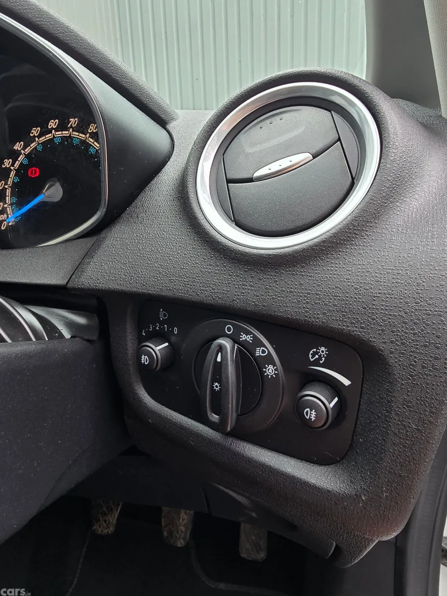 Ford Fiesta Hatchback, Petrol, 2014, White