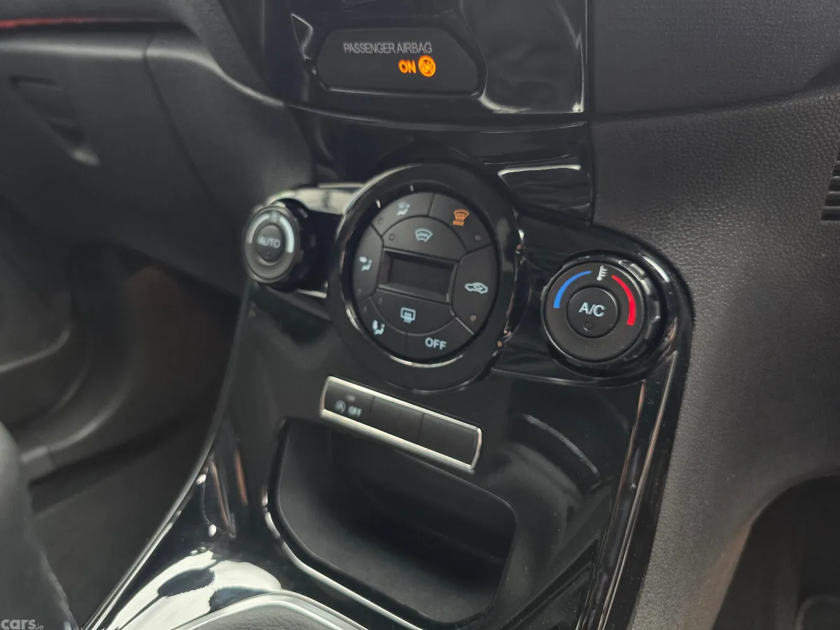 Ford Fiesta Hatchback, Petrol, 2014, White