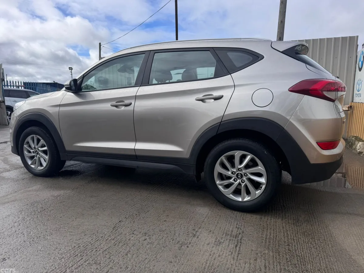 Hyundai Tucson SUV, Diesel, 2017, Gold