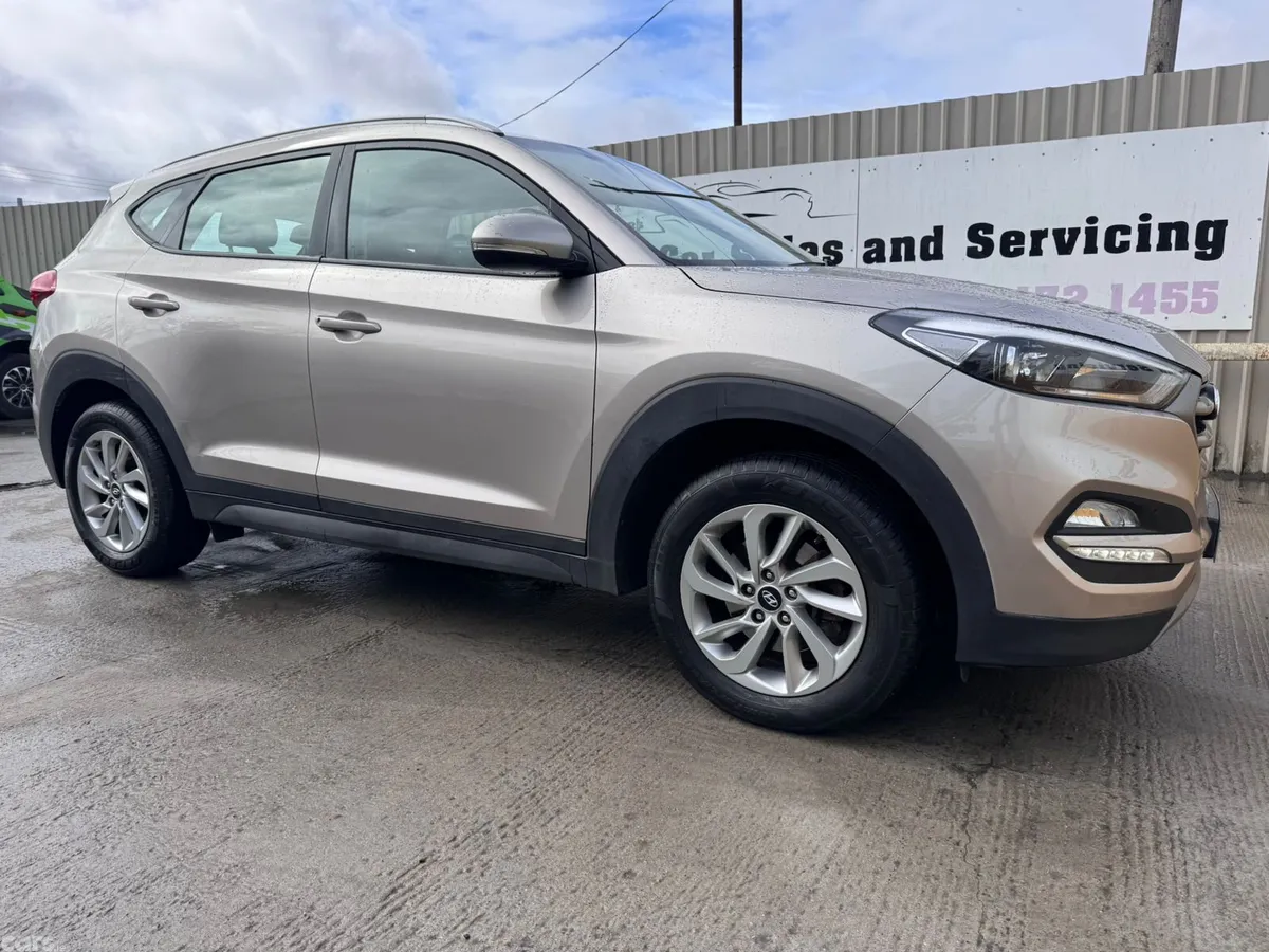 Hyundai Tucson SUV, Diesel, 2017, Gold