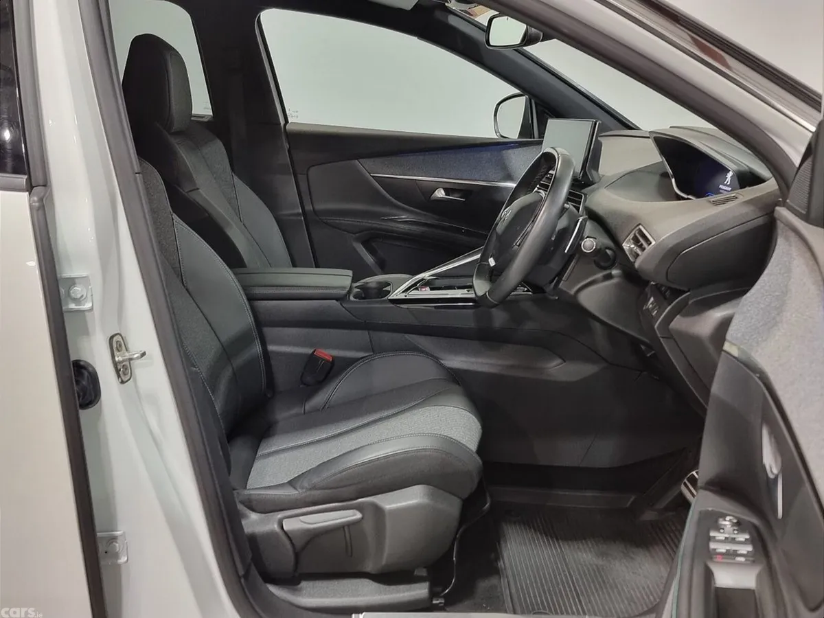 Peugeot 5008 MPV, Diesel, 2024, White
