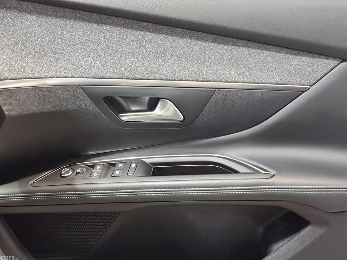 Peugeot 5008 MPV, Diesel, 2024, White