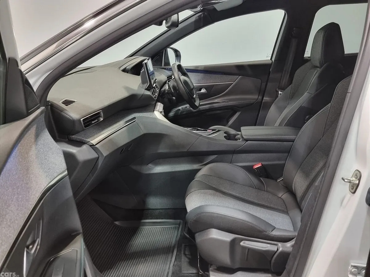 Peugeot 5008 MPV, Diesel, 2024, White