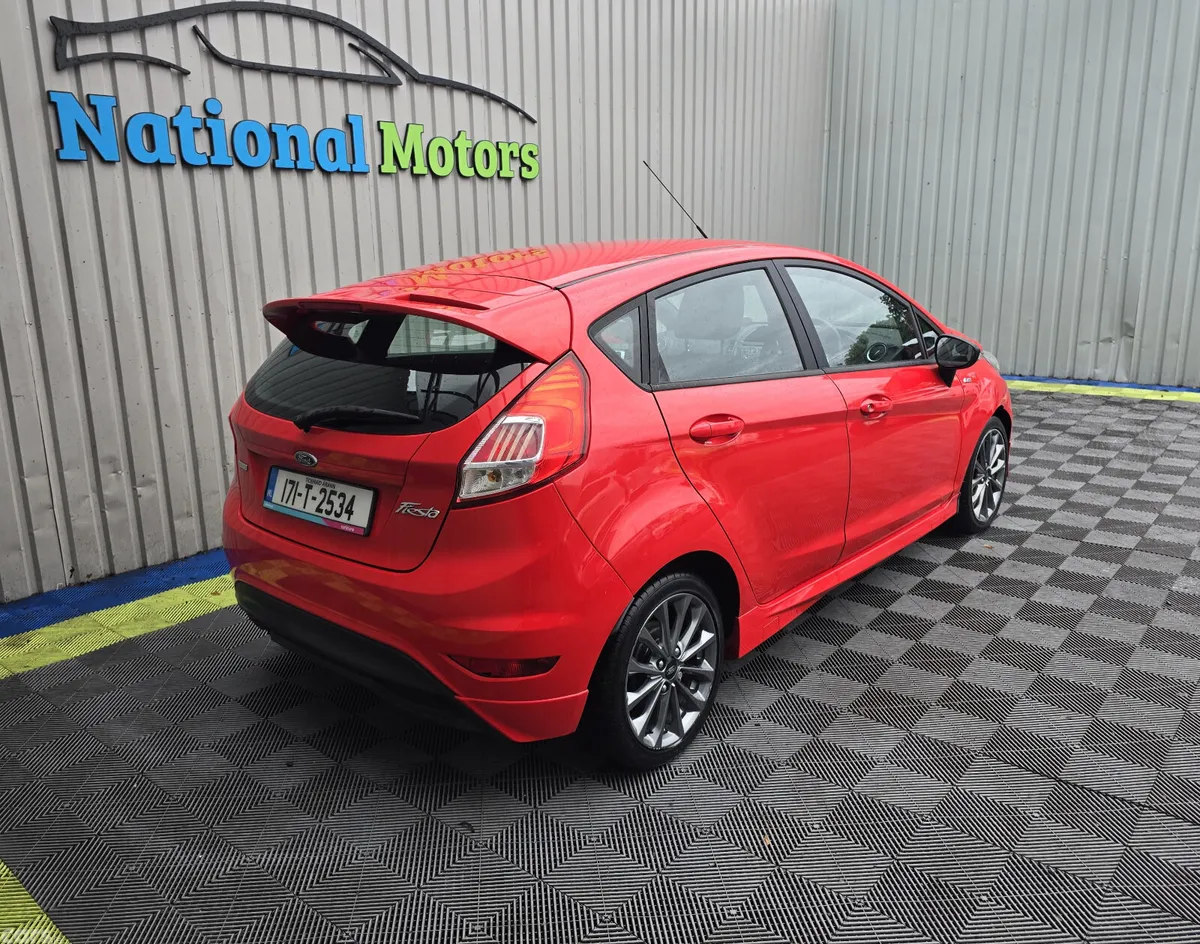 Ford Fiesta Hatchback, Petrol, 2017, Red