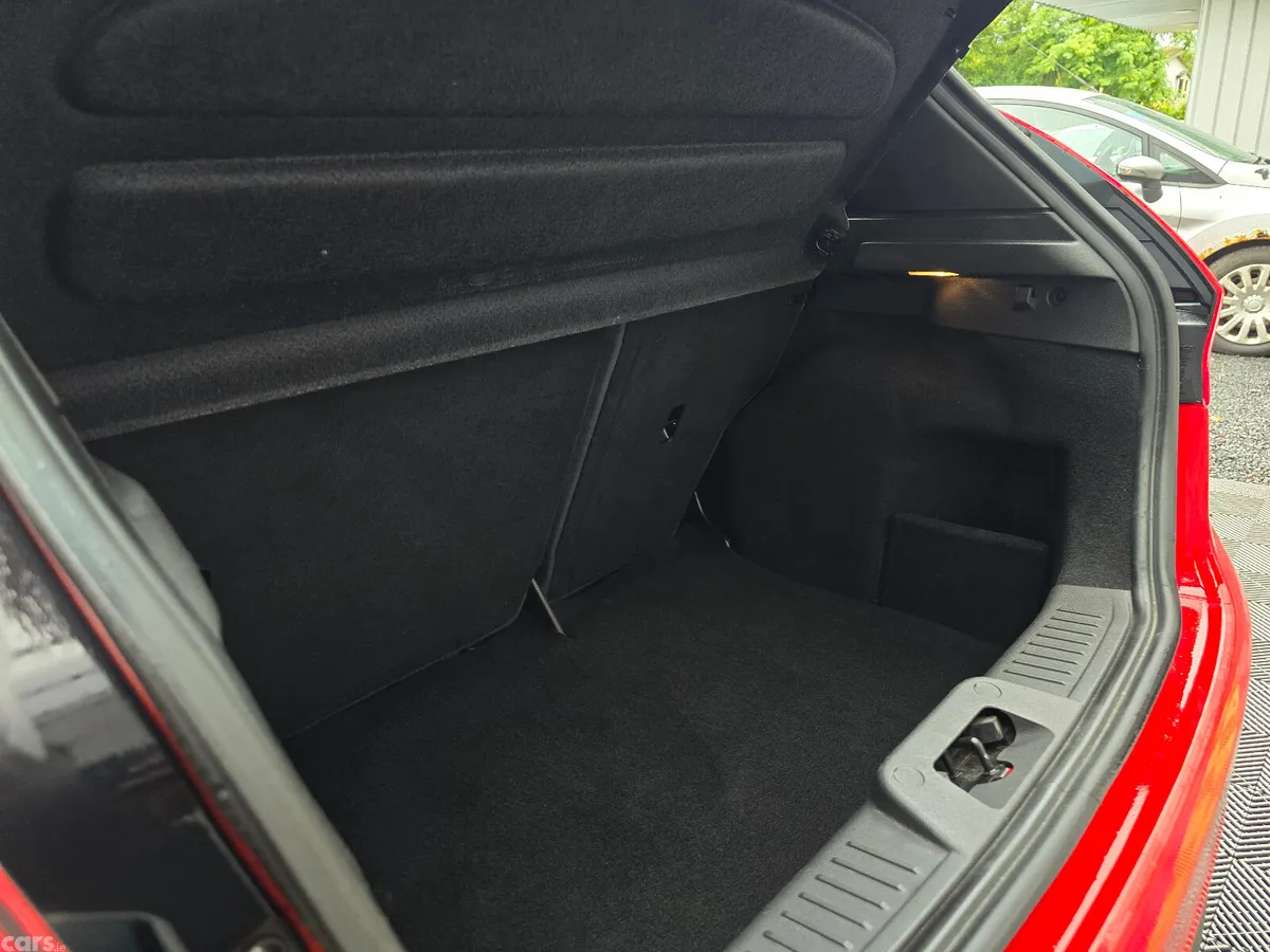 Ford Fiesta Hatchback, Petrol, 2017, Red