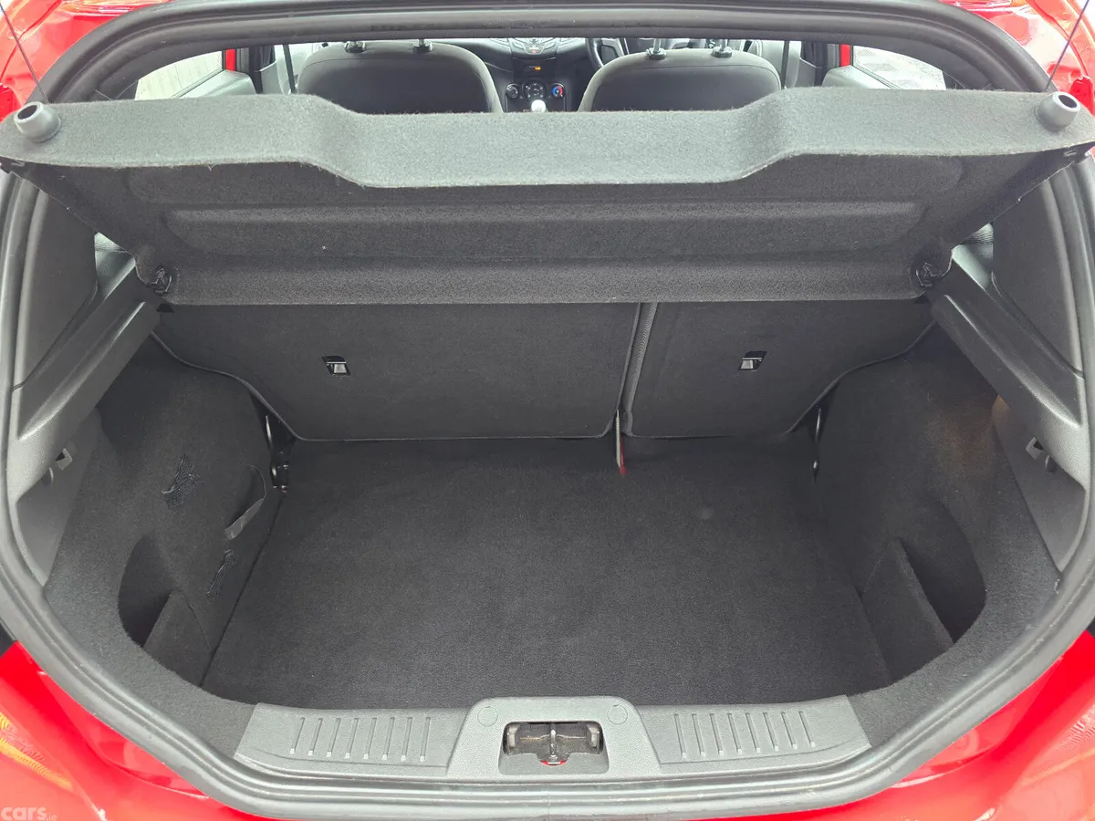 Ford Fiesta Hatchback, Petrol, 2017, Red