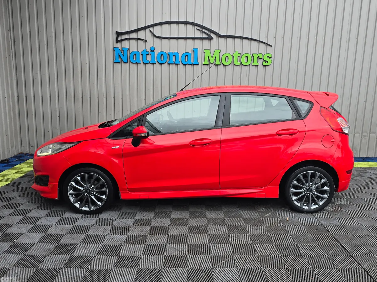 Ford Fiesta Hatchback, Petrol, 2017, Red
