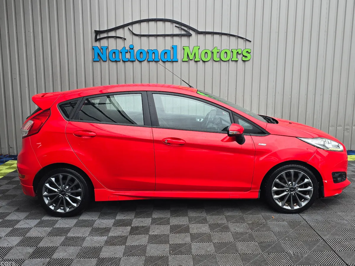 Ford Fiesta Hatchback, Petrol, 2017, Red