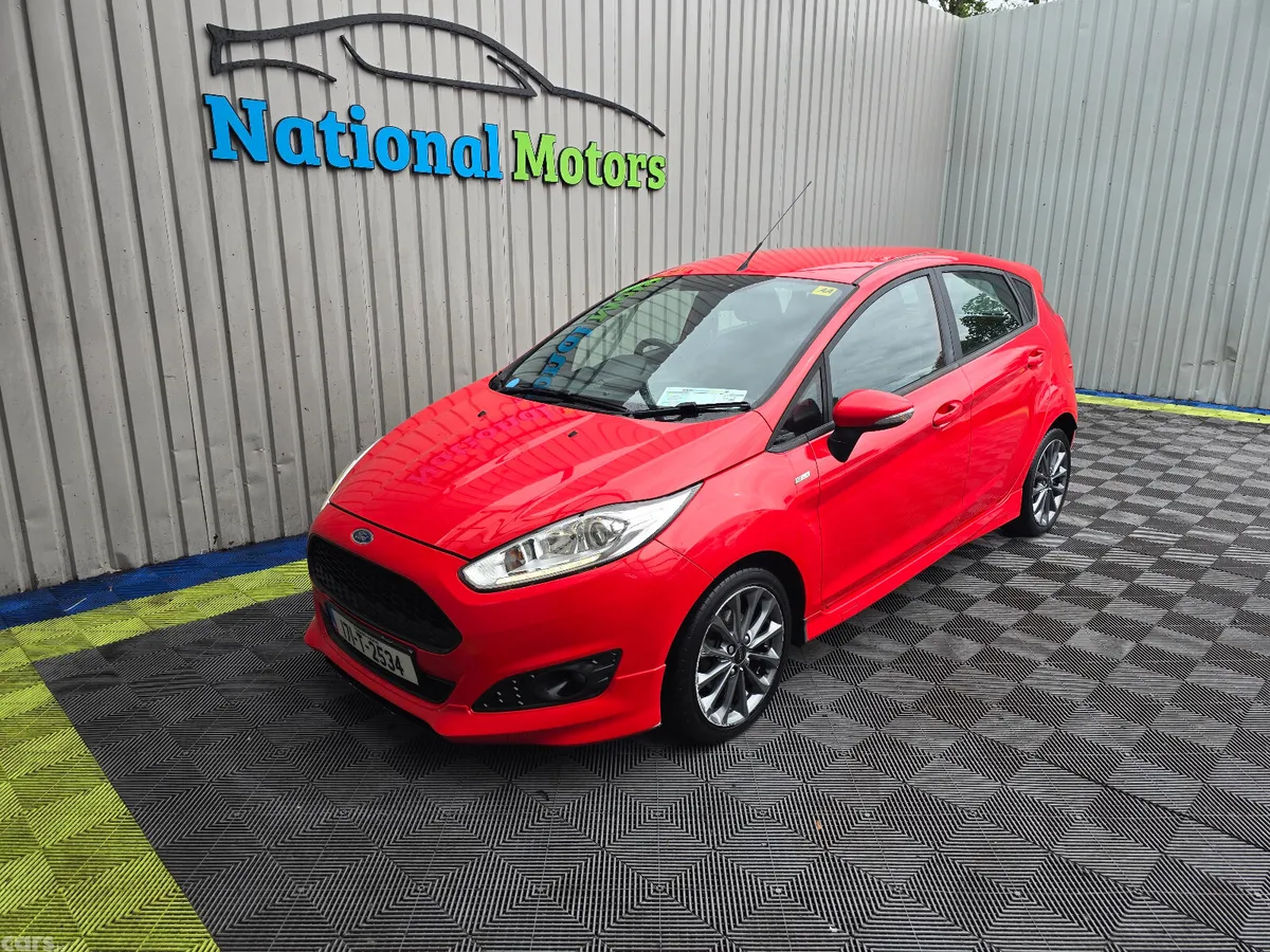 Ford Fiesta Hatchback, Petrol, 2017, Red