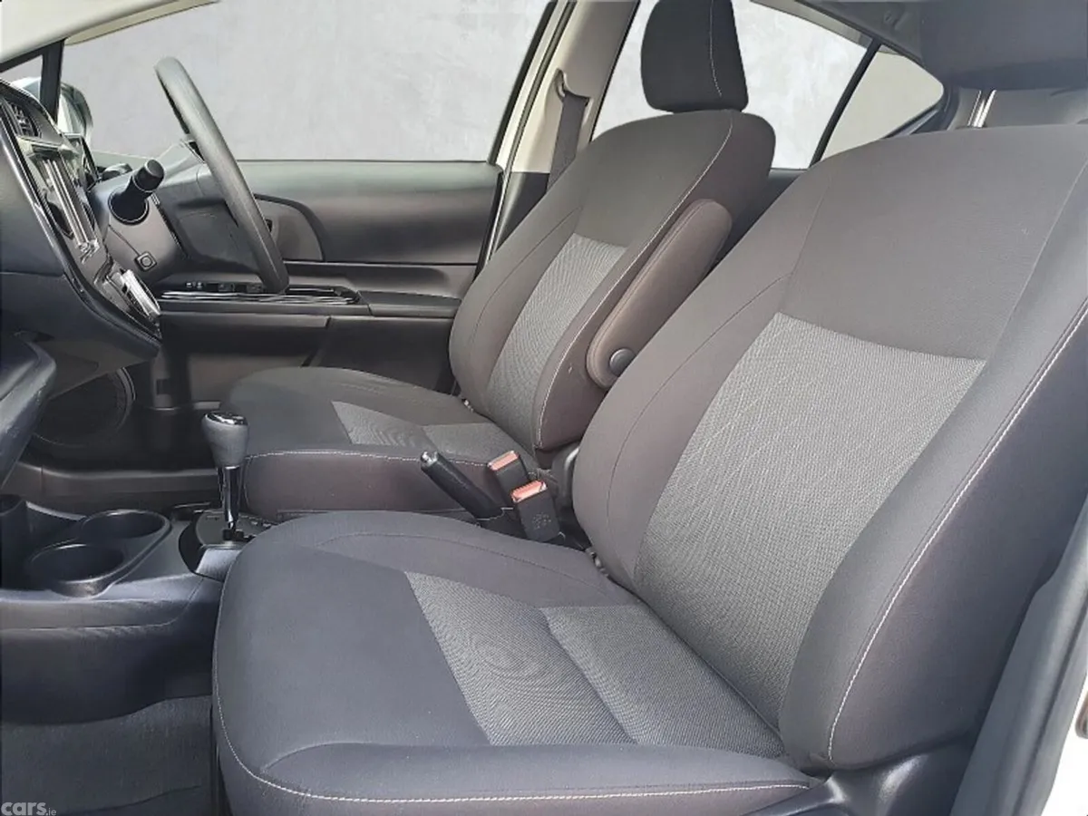 Toyota Aqua Hatchback, Petrol Hybrid, 2021, White