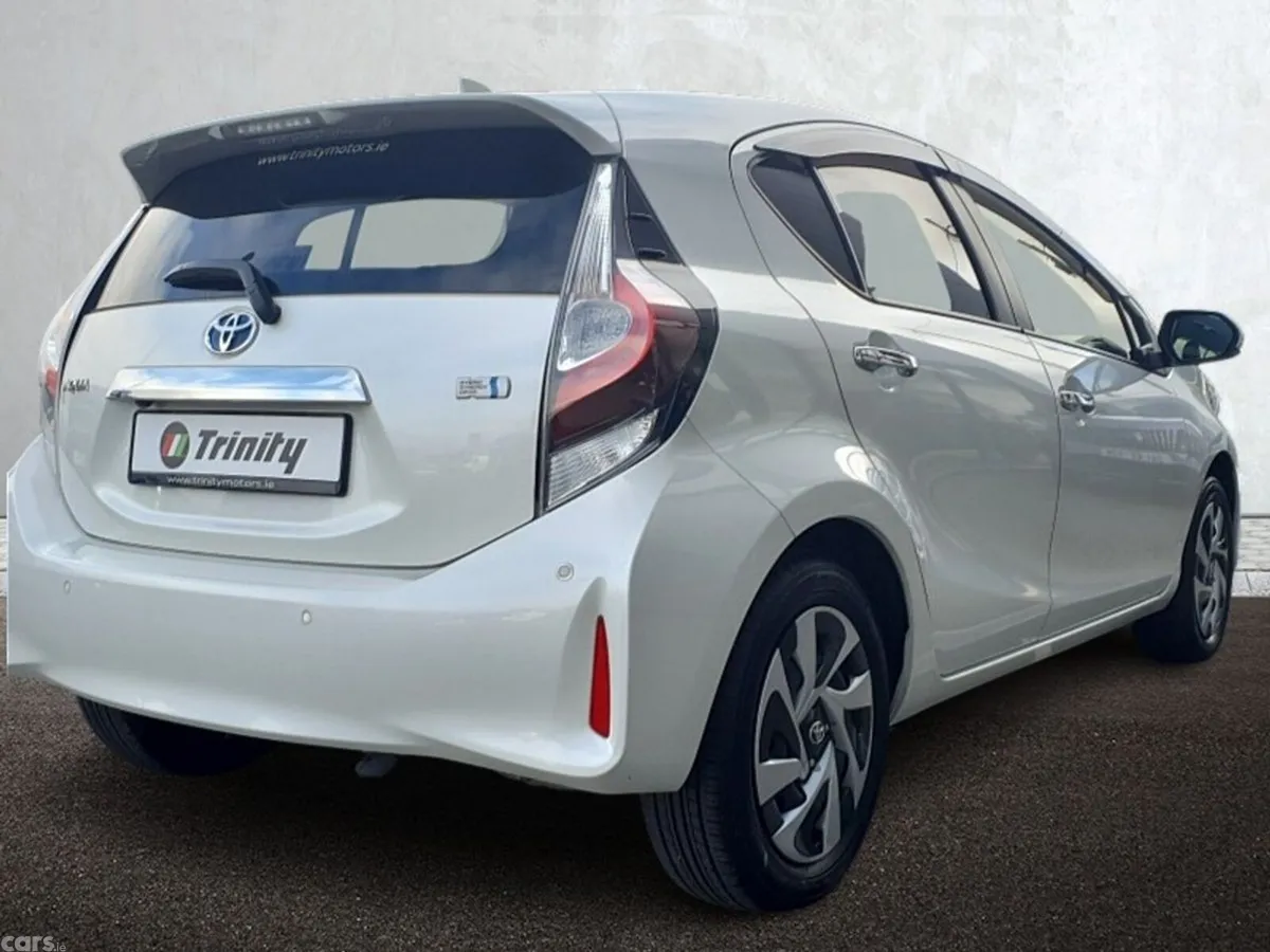 Toyota Aqua Hatchback, Petrol Hybrid, 2021, White