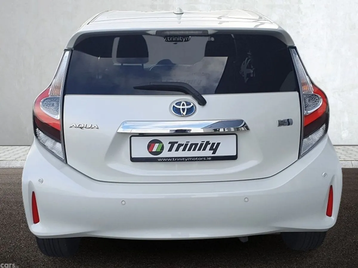 Toyota Aqua Hatchback, Petrol Hybrid, 2021, White